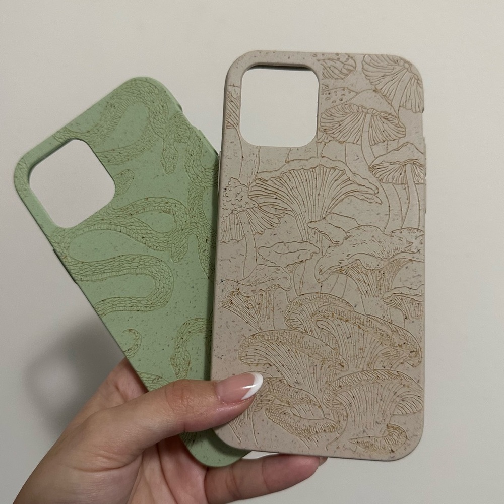 PELA IPHONE 12 / 12 PRO CASES (SNAKES + MUSHROOMS)